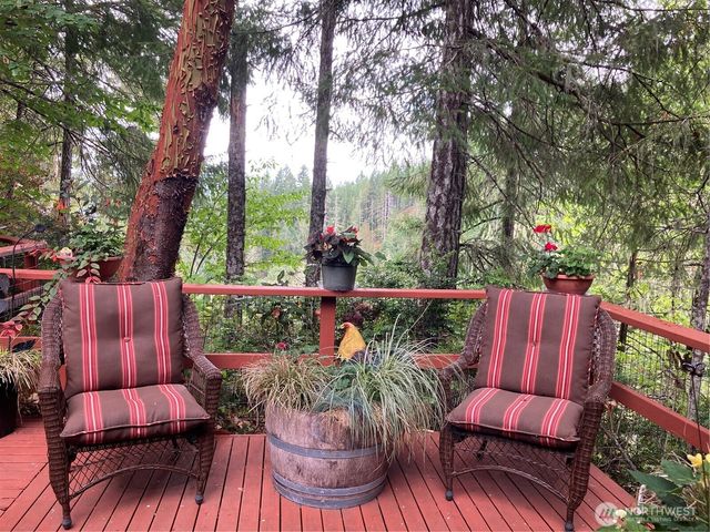 21 N Beaver Place N, Hoodsport, WA 98548