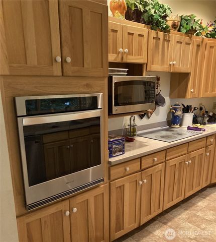 21 N Beaver Place N, Hoodsport, WA 98548
