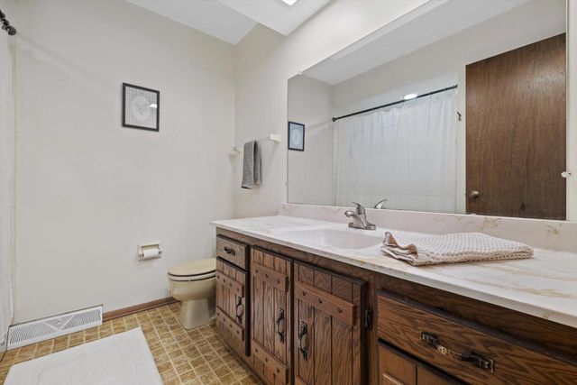 4512 Pennington LANE, Mount Pleasant, WI 53403