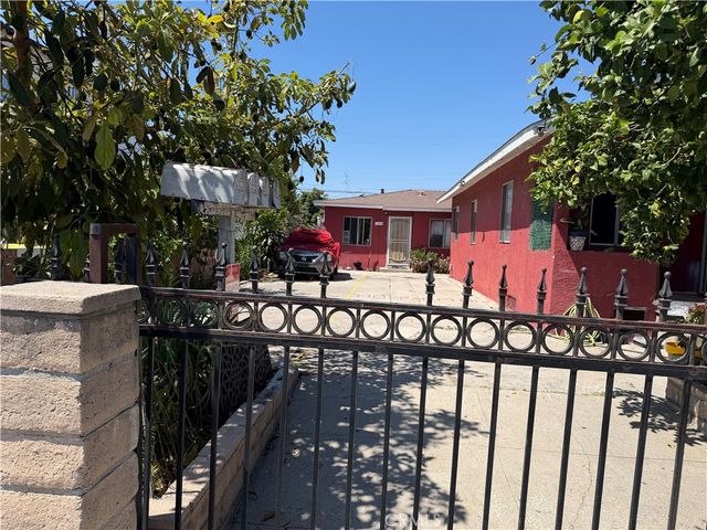 2023 E 76th, Los Angeles, CA 90001