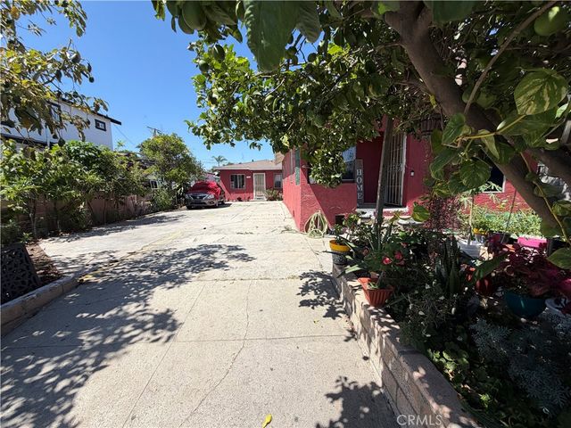 2023 E 76th, Los Angeles, CA 90001