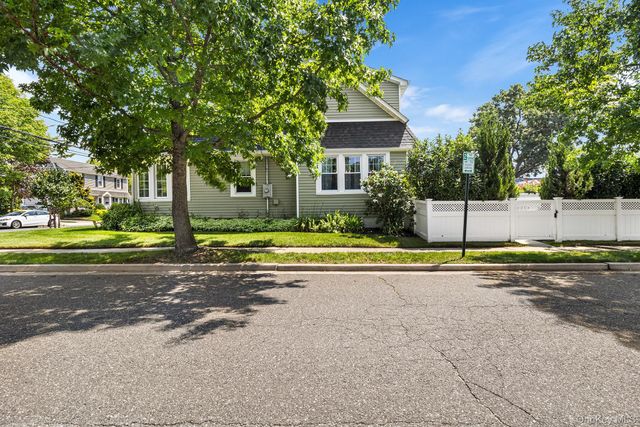 126 Rutland Avenue, Rockville Centre, NY 11570