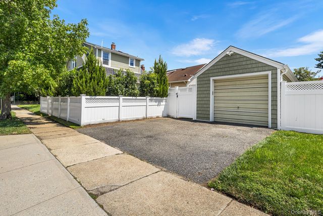 126 Rutland Avenue, Rockville Centre, NY 11570