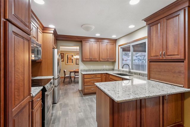 4900 Dakota Drive, West Des Moines, IA 50265