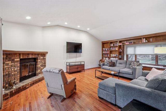 4900 Dakota Drive, West Des Moines, IA 50265