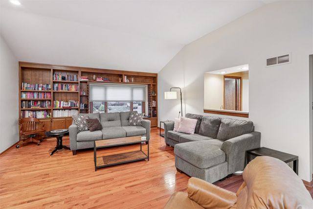 4900 Dakota Drive, West Des Moines, IA 50265