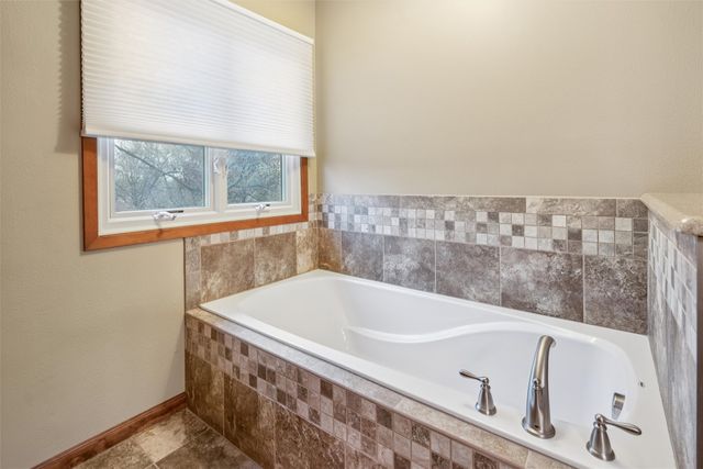 4900 Dakota Drive, West Des Moines, IA 50265