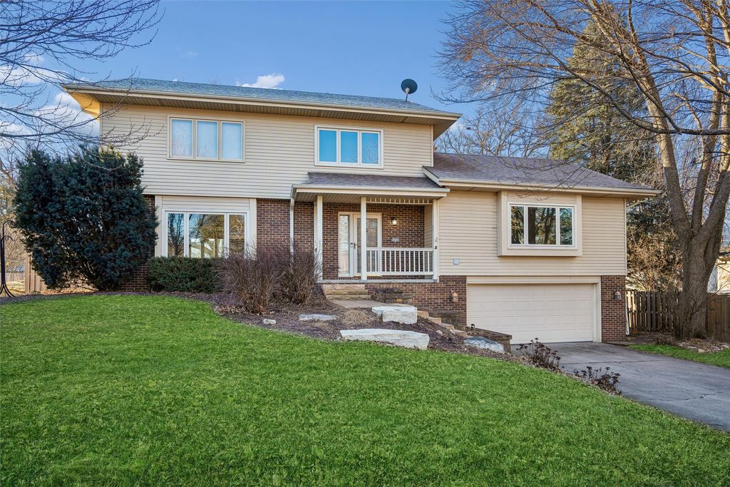 4900 Dakota Drive, West Des Moines, IA 50265