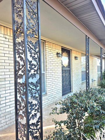 265 E SHELBY DR, Memphis, TN 38109