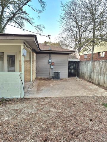 265 E SHELBY DR, Memphis, TN 38109