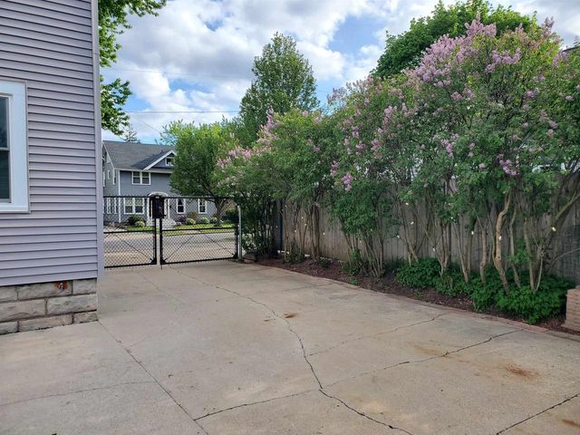 719 S MEMORIAL DRIVE, Appleton, WI 54911