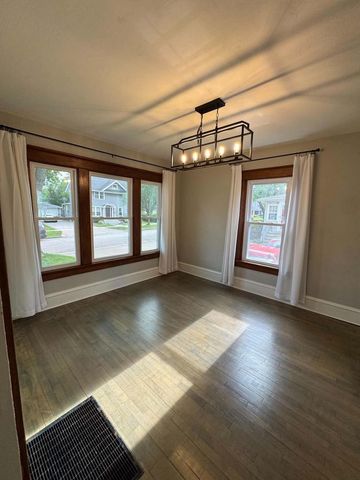 719 S MEMORIAL DRIVE, Appleton, WI 54911