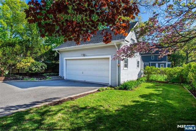 165 W Passaic Avenue, Rutherford, NJ 07070