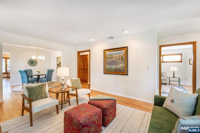 165 W Passaic Avenue, Rutherford, NJ 07070