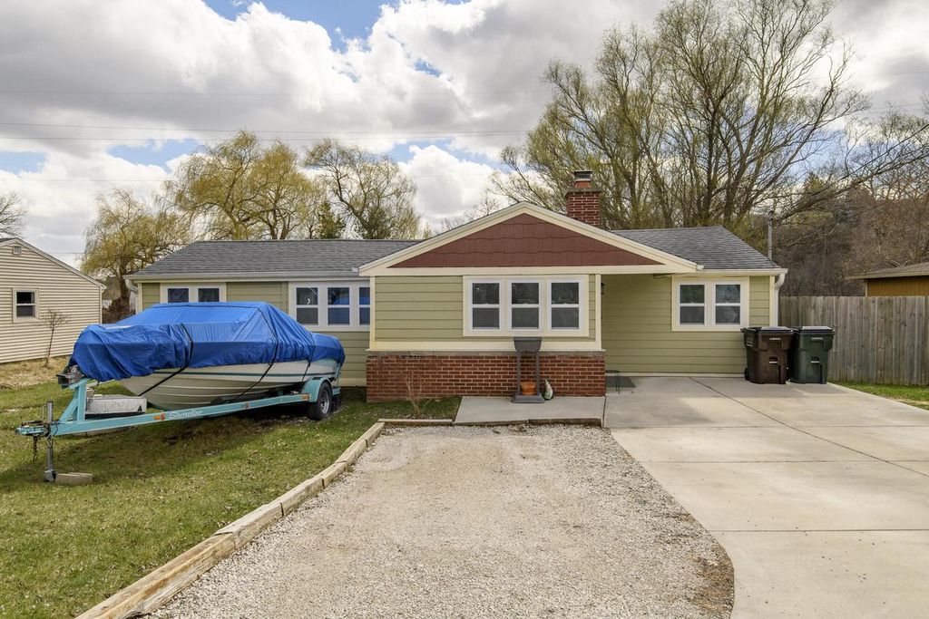 S103W30215 Lakeside DRIVE, Mukwonago, WI 53149