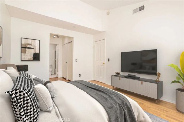 8800 Burnet 8, North Hills, CA 91343