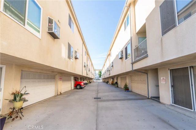 8800 Burnet 8, North Hills, CA 91343