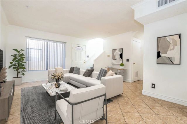 8800 Burnet 8, North Hills, CA 91343