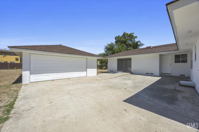 1330 2nd Street, Bakersfield, CA 93304