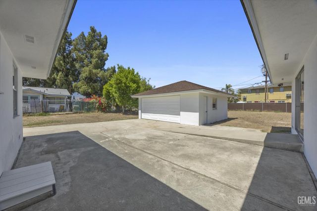1330 2nd Street, Bakersfield, CA 93304