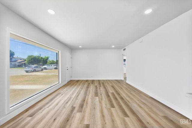 1330 2nd Street, Bakersfield, CA 93304