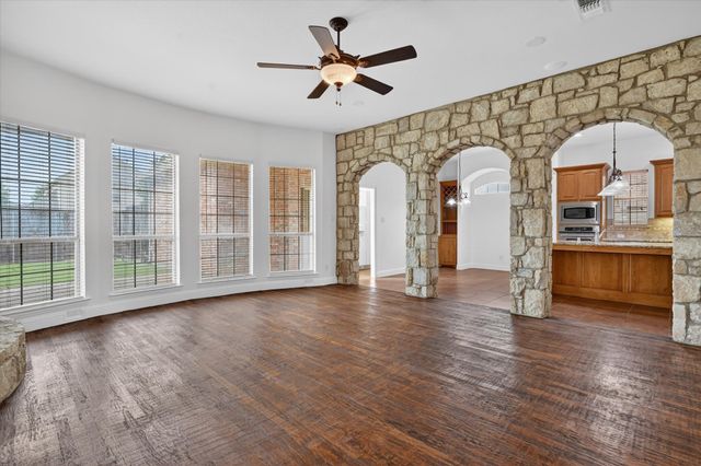 2416 Lady Of The Lake Boulevard, Lewisville, TX 75056