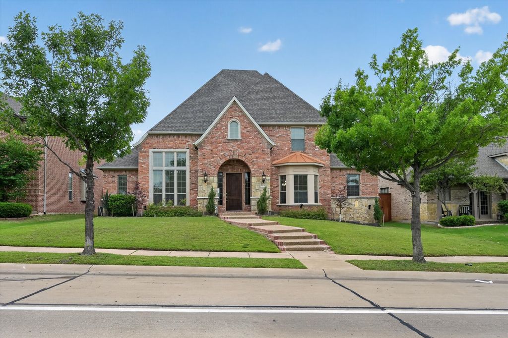 2416 Lady Of The Lake Boulevard, Lewisville, TX 75056