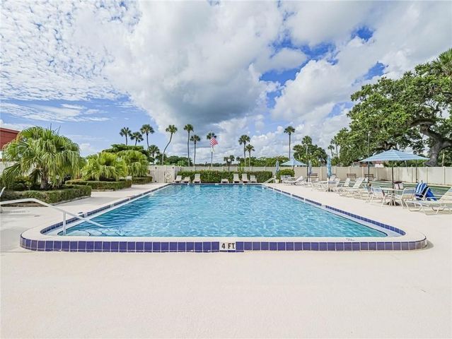 111 Spring Lake Court 106, Vero Beach, FL 32962