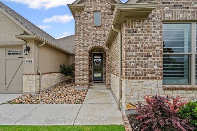 9608 Creekwood Drive, Denton, TX 76207