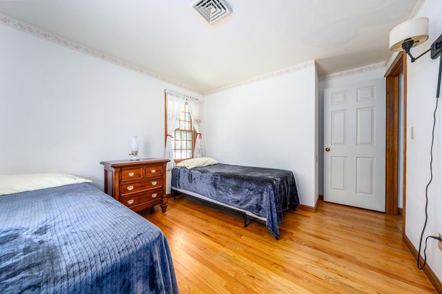 18 Goat Field Lane, Hyannis, MA 02601