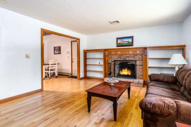 18 Goat Field Lane, Hyannis, MA 02601