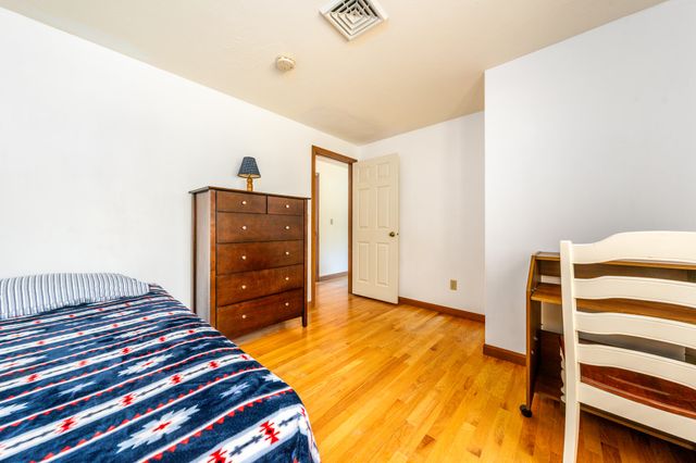 18 Goat Field Lane, Hyannis, MA 02601