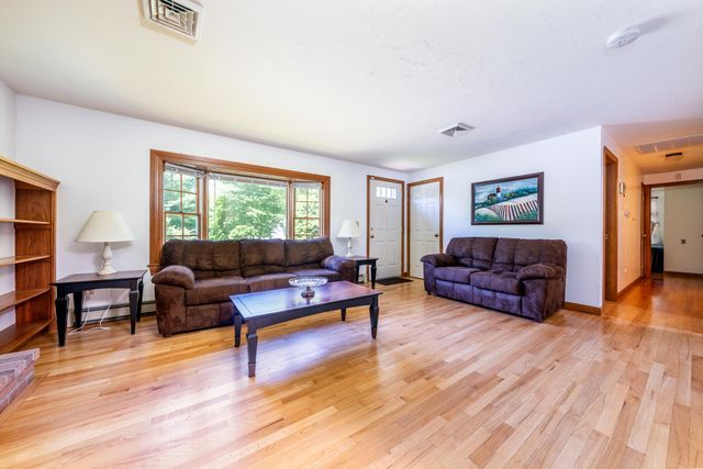 18 Goat Field Lane, Hyannis, MA 02601