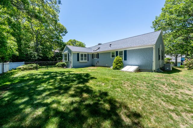 18 Goat Field Lane, Hyannis, MA 02601