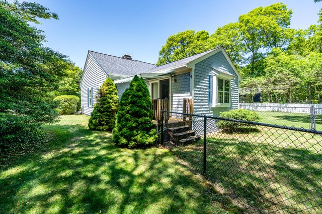 18 Goat Field Lane, Hyannis, MA 02601