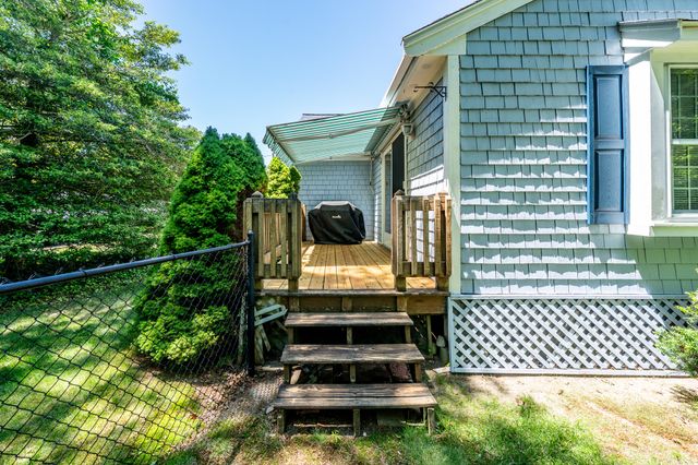 18 Goat Field Lane, Hyannis, MA 02601