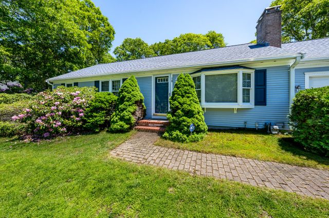 18 Goat Field Lane, Hyannis, MA 02601