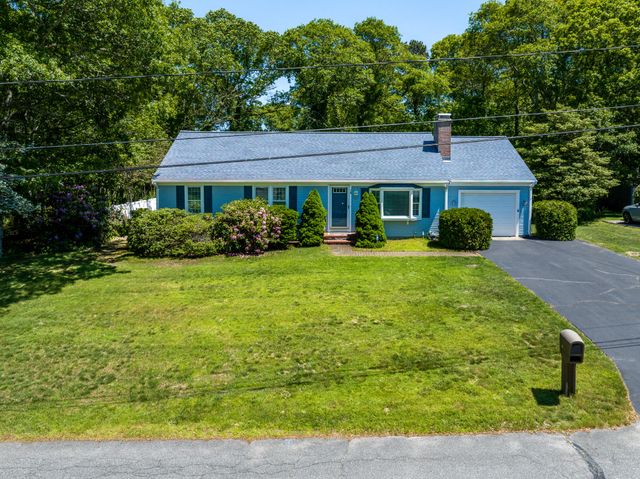 18 Goat Field Lane, Hyannis, MA 02601