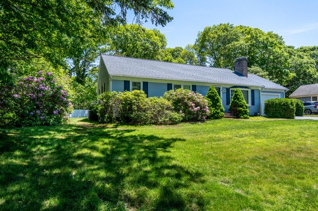 18 Goat Field Lane, Hyannis, MA 02601