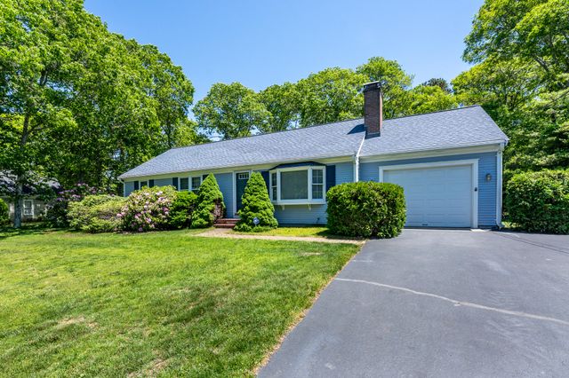 18 Goat Field Lane, Hyannis, MA 02601
