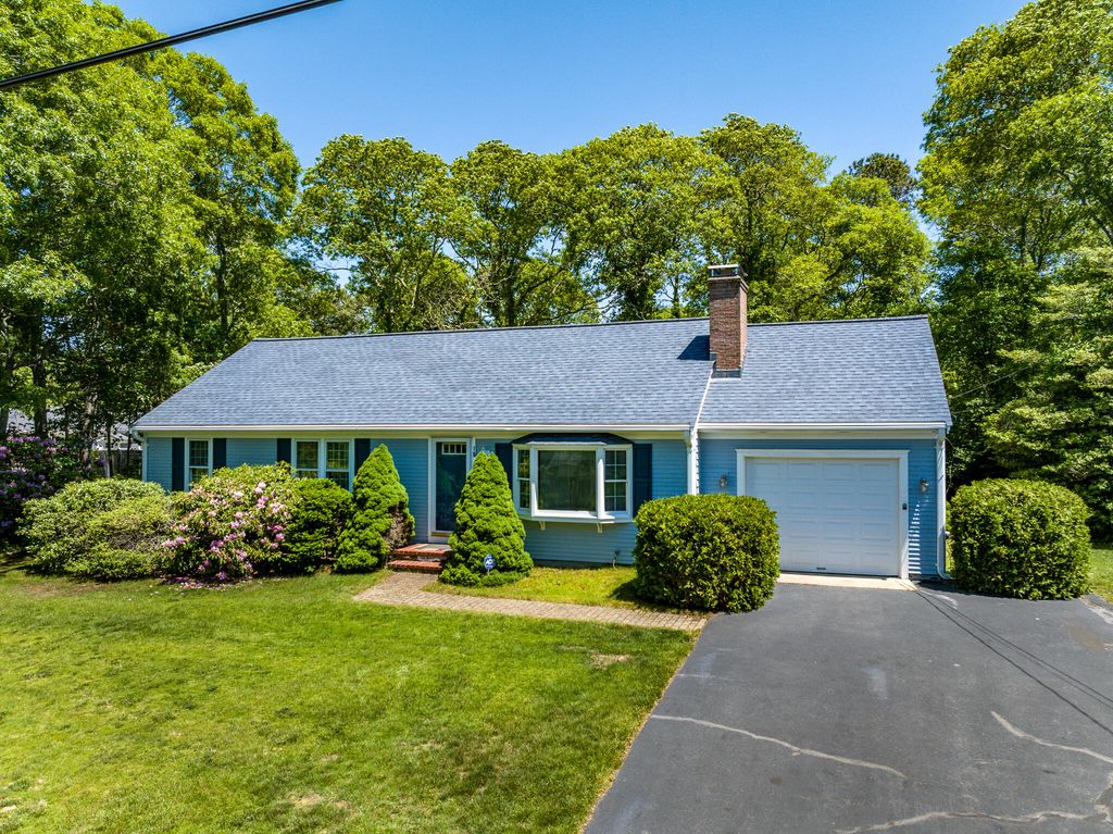 18 Goat Field Lane, Hyannis, MA 02601