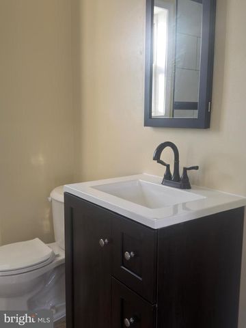 245 NICHOLSON ST NE, Washington, DC 20011