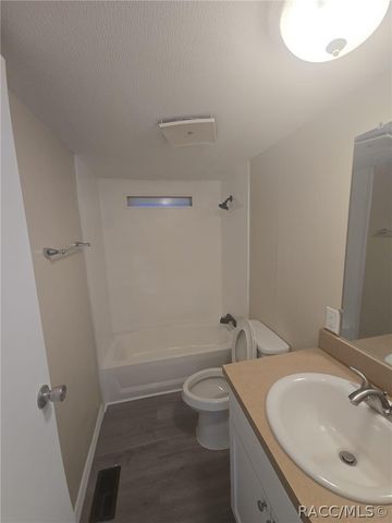 8122 N Princess Avenue, Dunnellon, FL 34433