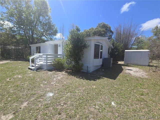8122 N Princess Avenue, Dunnellon, FL 34433