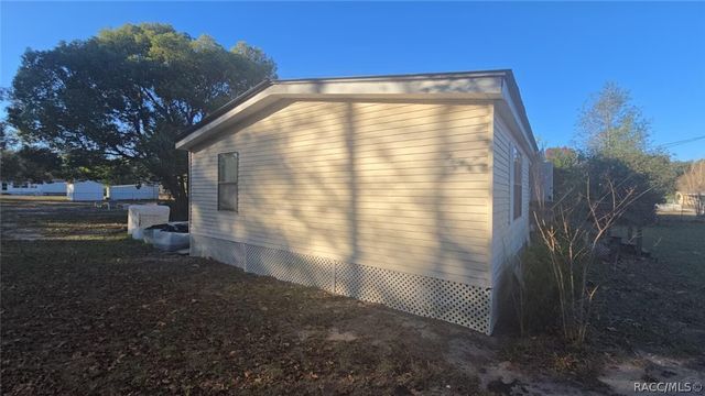 8122 N Princess Avenue, Dunnellon, FL 34433