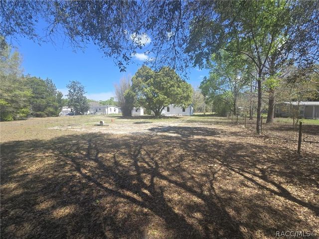 8122 N Princess Avenue, Dunnellon, FL 34433