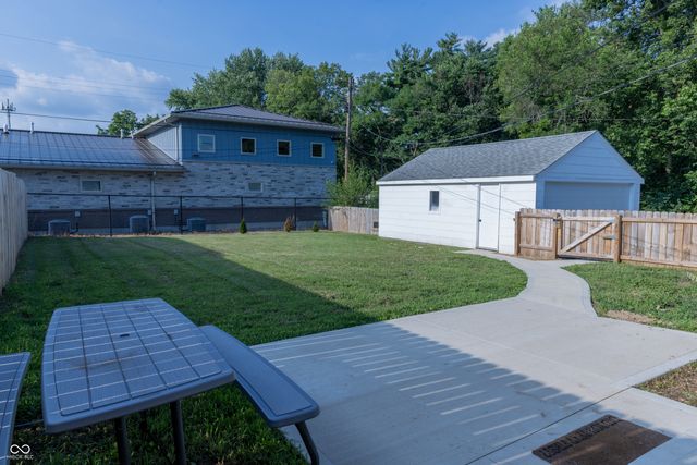 138 South Street, Southport, IN 46227