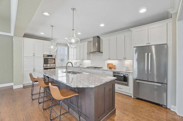 3633 Stettinius Avenue, Cincinnati, OH 45208