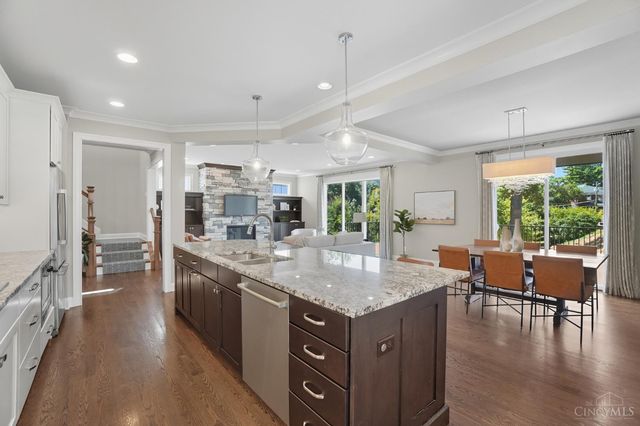 3633 Stettinius Avenue, Cincinnati, OH 45208