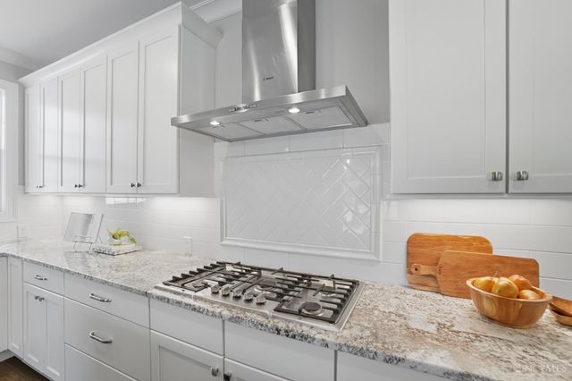 3633 Stettinius Avenue, Cincinnati, OH 45208